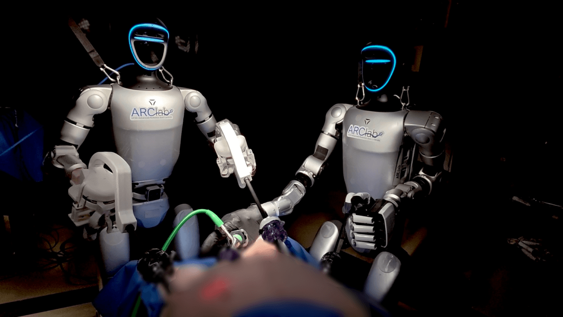Des robots humanoïdes téleopérés par des chirurgiens réalisent une ablation de vésicule biliaire sur des porcs vivants