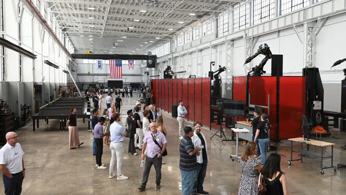 Une usine robotisée de pièces en acier lancée par d’anciens ingénieurs de SpaceX
