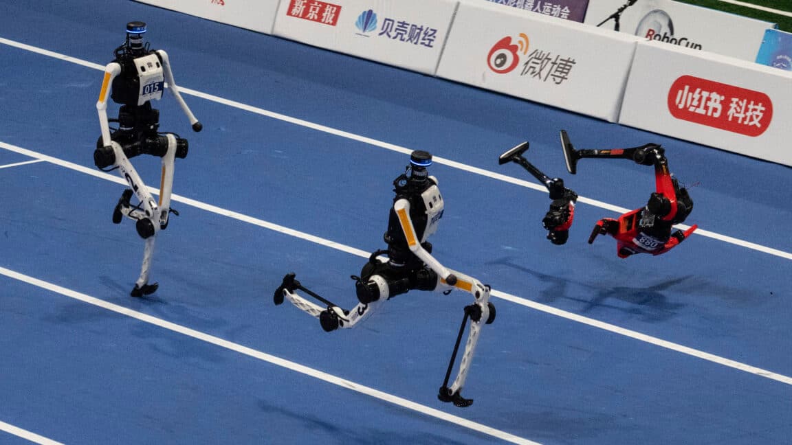 Les Jeux Humanoïdes de robots à Pékin révèlent progrès et limites