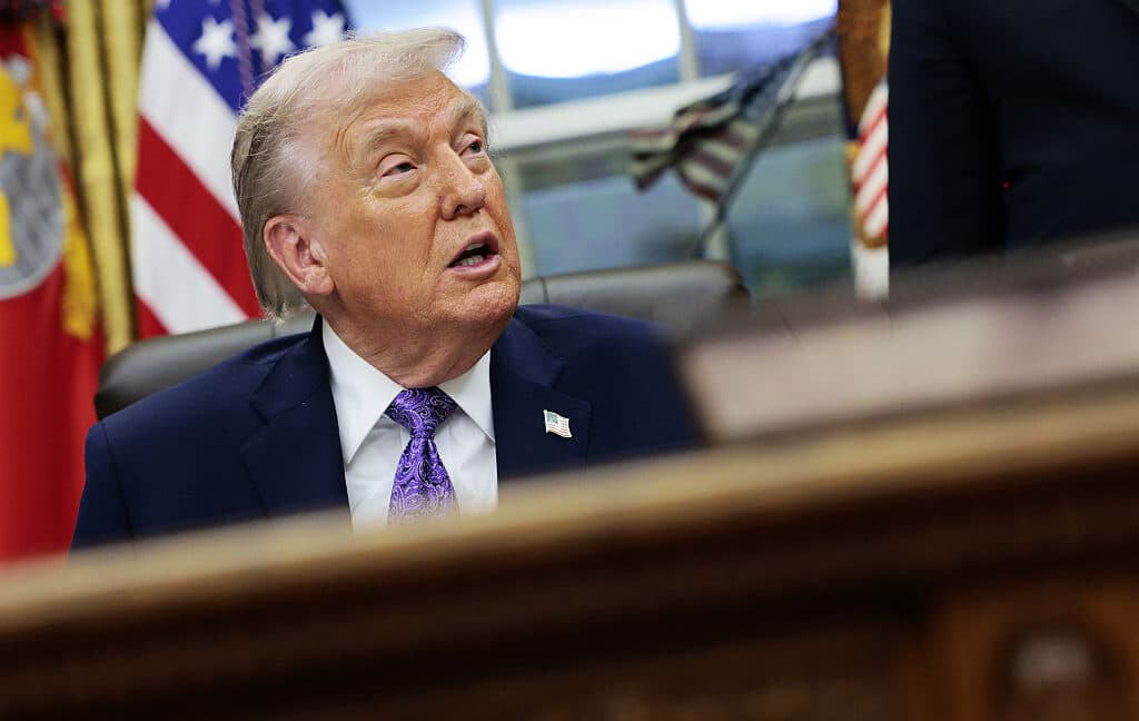 Une plainte exige la publication des règles fédérales secrètes d'évaluation des modèles d'IA sous Trump